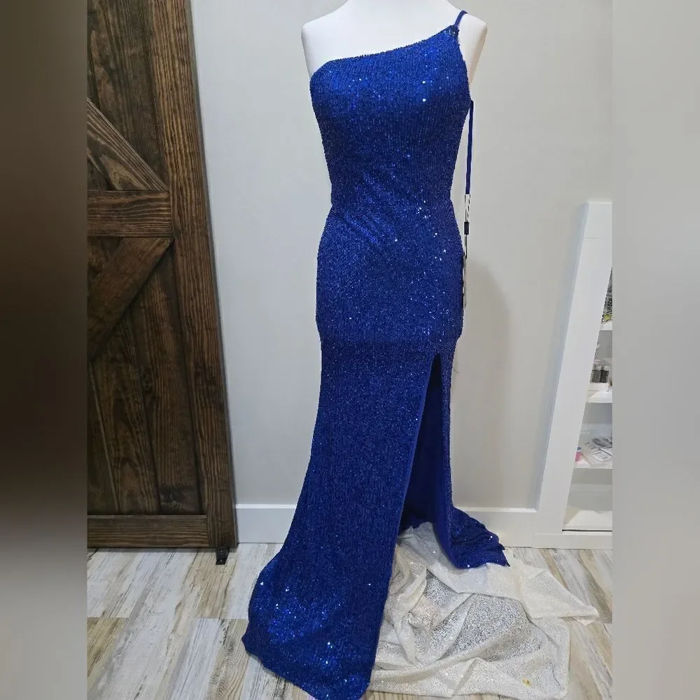 La Femme 30391 One Shoulder Sequined Gown with Slit NWT size 6 Royal Blue